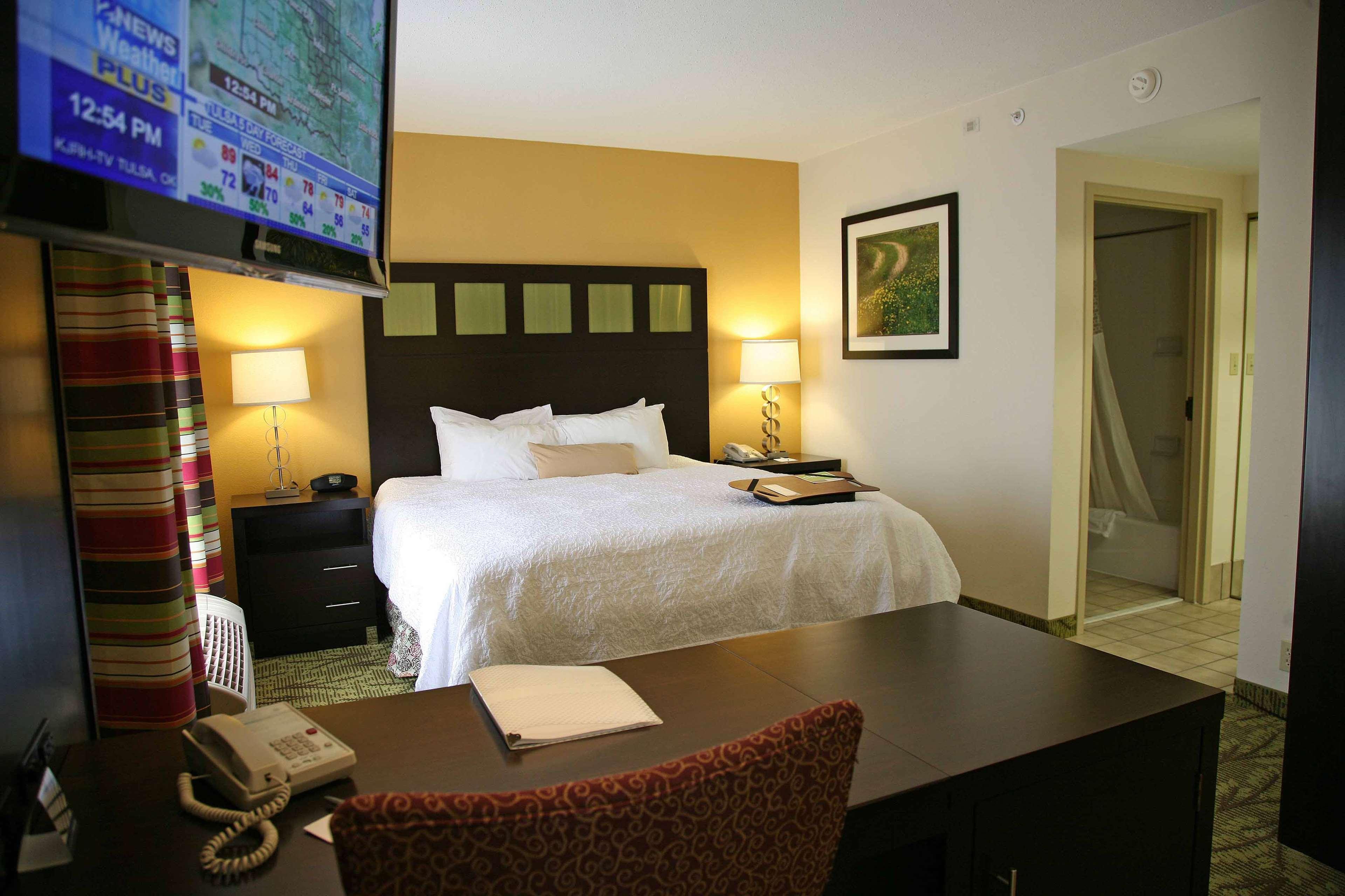 Hampton Inn & Suites Tulsa-Woodland Hills Phòng bức ảnh